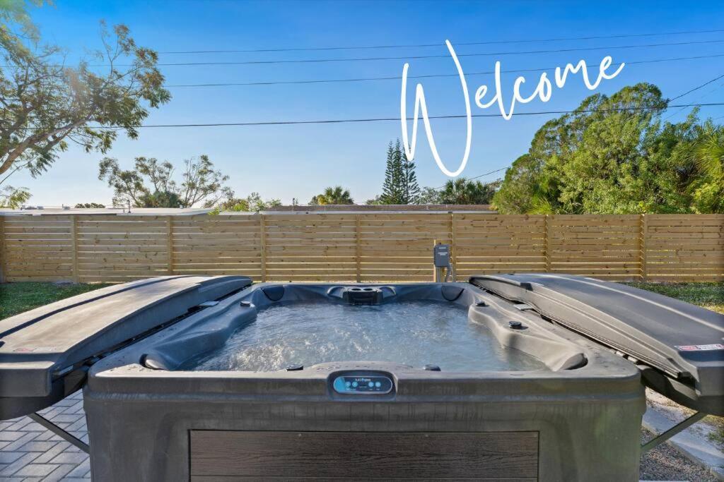 Luxury Design, Hot Tub, Close Proximity To Beach Villa Melbourne Exterior photo